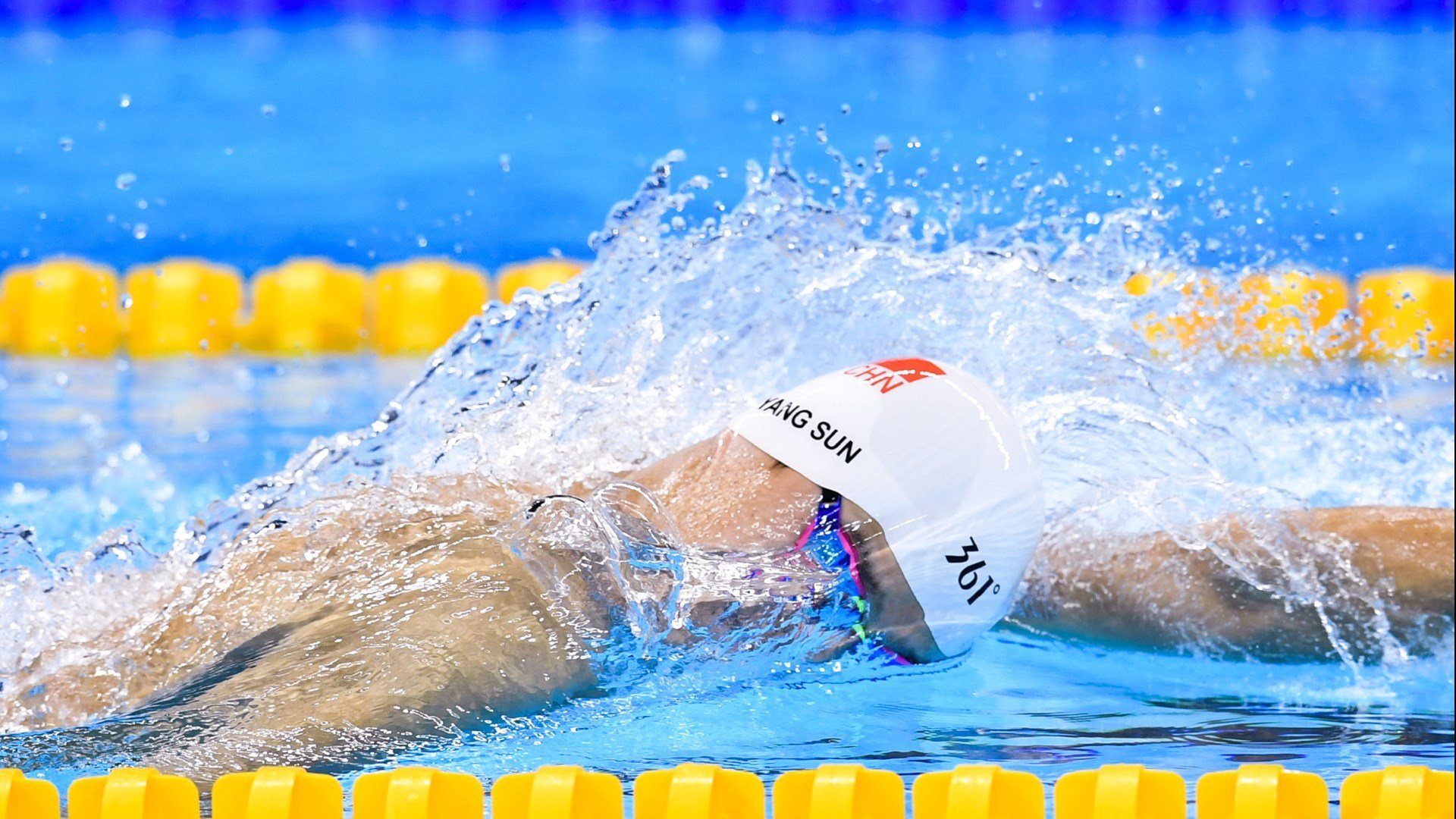 “短柄墙球：高新区全民健身馆，比赛不止是对抗，更是智商与反应速度的比拼”